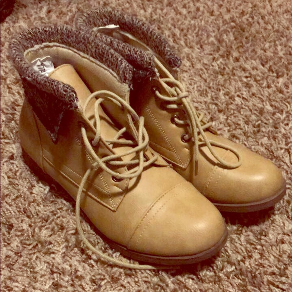 Short ankle booties